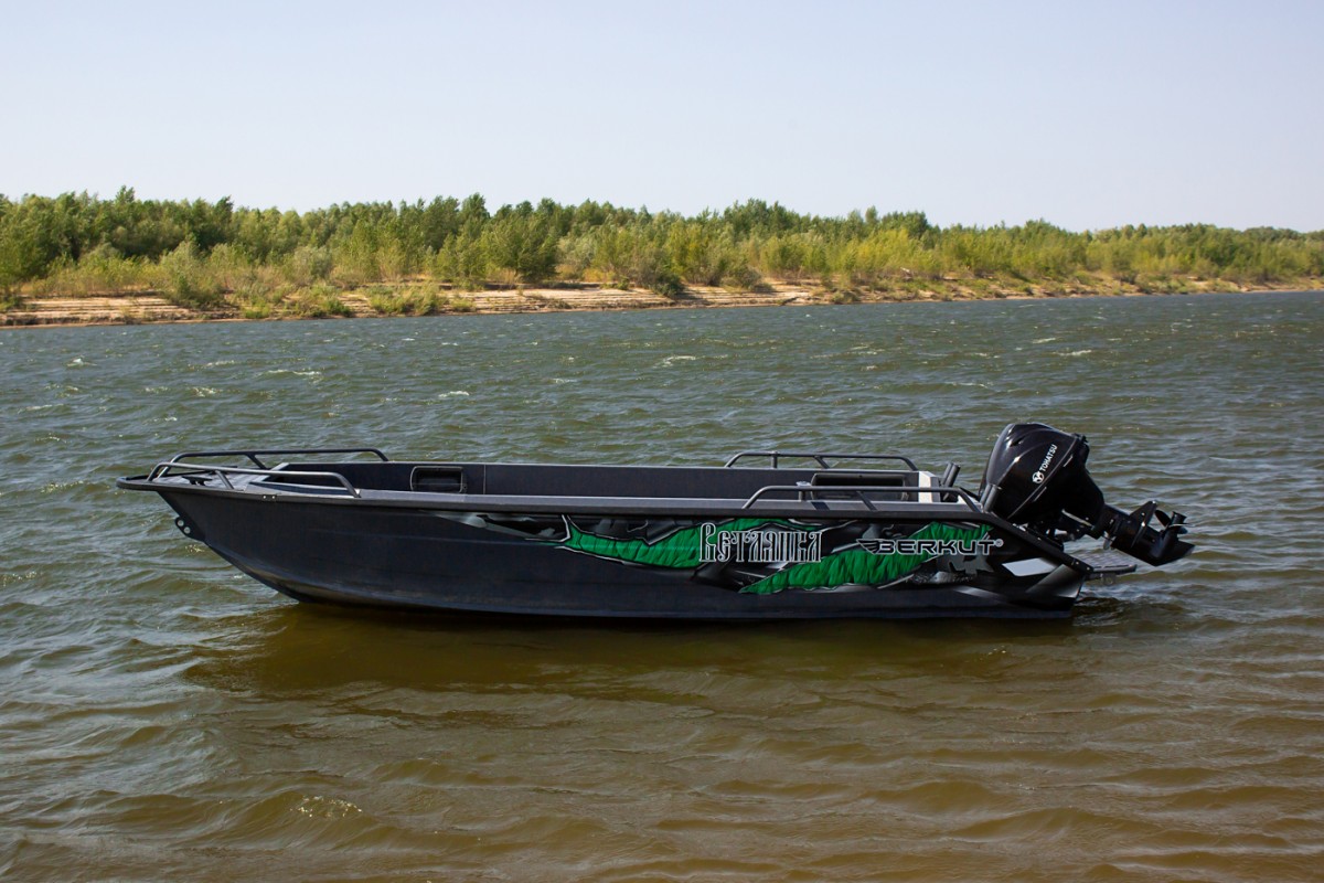 Лодка BERKUT S + мотор Tohatsu 20 л/с Лодка BERKUT S + мотор Tohatsu 20 л/с