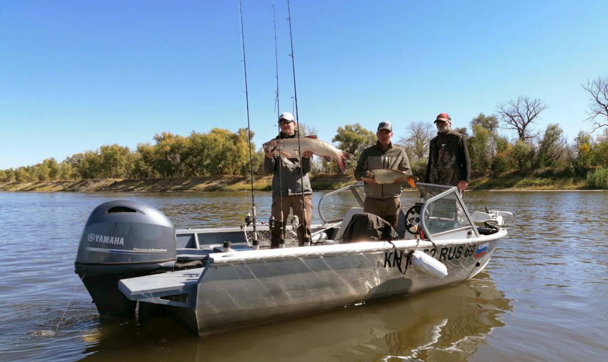 Salut PRO 480 NEO Fish с мотором Yamaha 100 л/с + MotorGuide Salut PRO 480 NEO Fish с мотором Yamaha 100 л/с + MotorGuide
